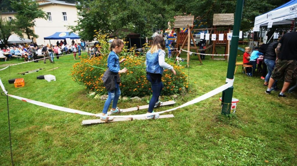 Gosciniec Jas -Sniadania I Obiadokolacje Szwedzki Stol W Cenie Bezplatny Parking Schreiberhau Exterior foto